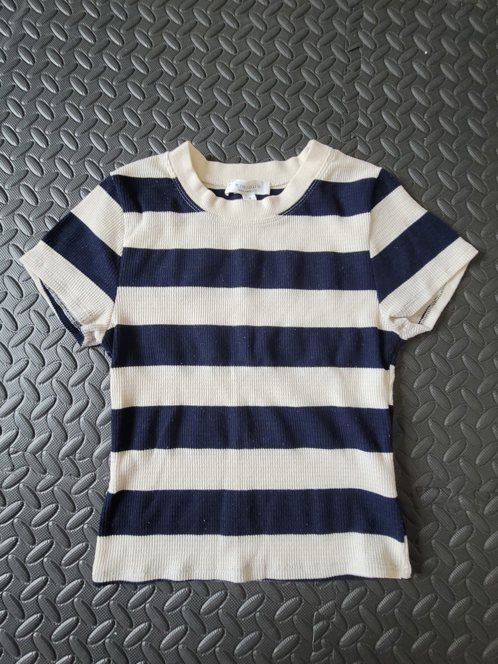 Striped Short-Sleeve Fitted Tee in Navy and Cream Size S